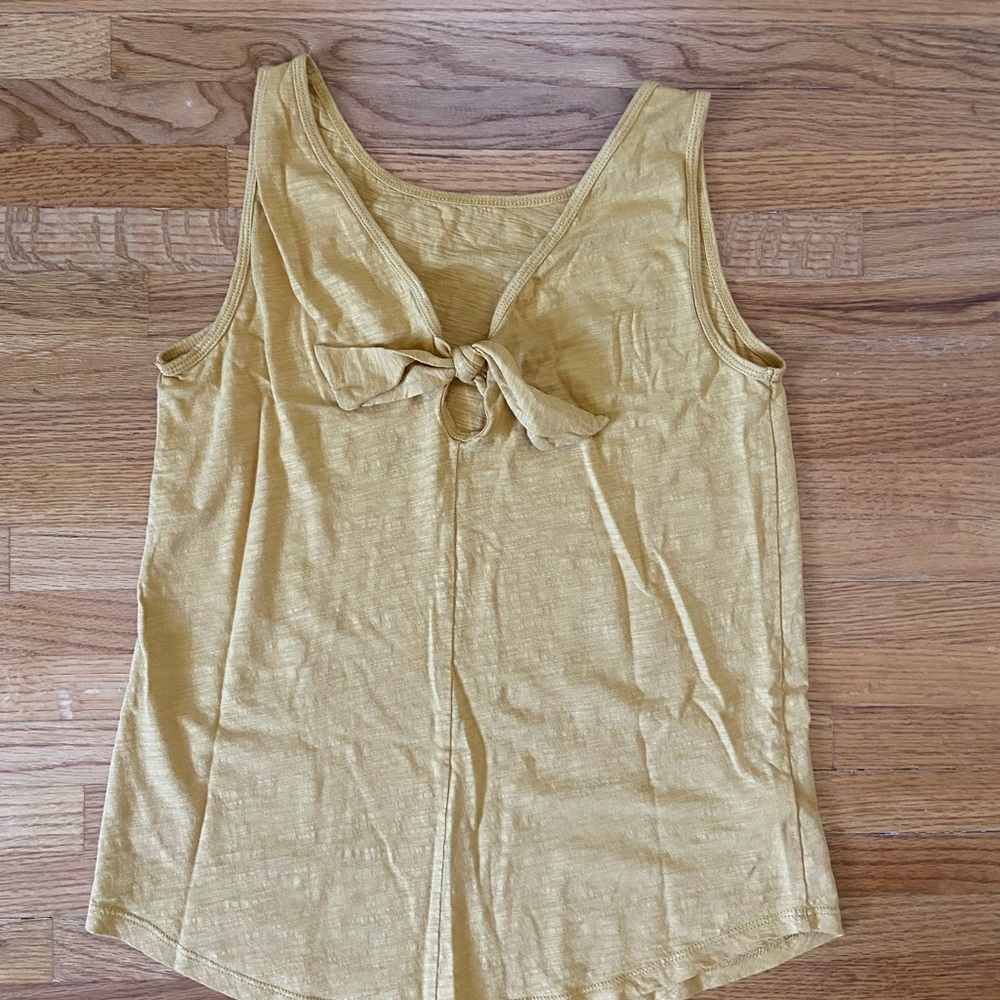 Yellow tank top w/ key hole and bow detail Loft